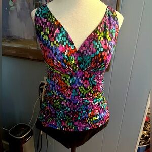 Croft & Barrow Modern Mosaic One Piece Swimsuit in Size 10